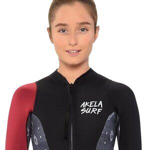 NWT Akeela Wet Suit Small